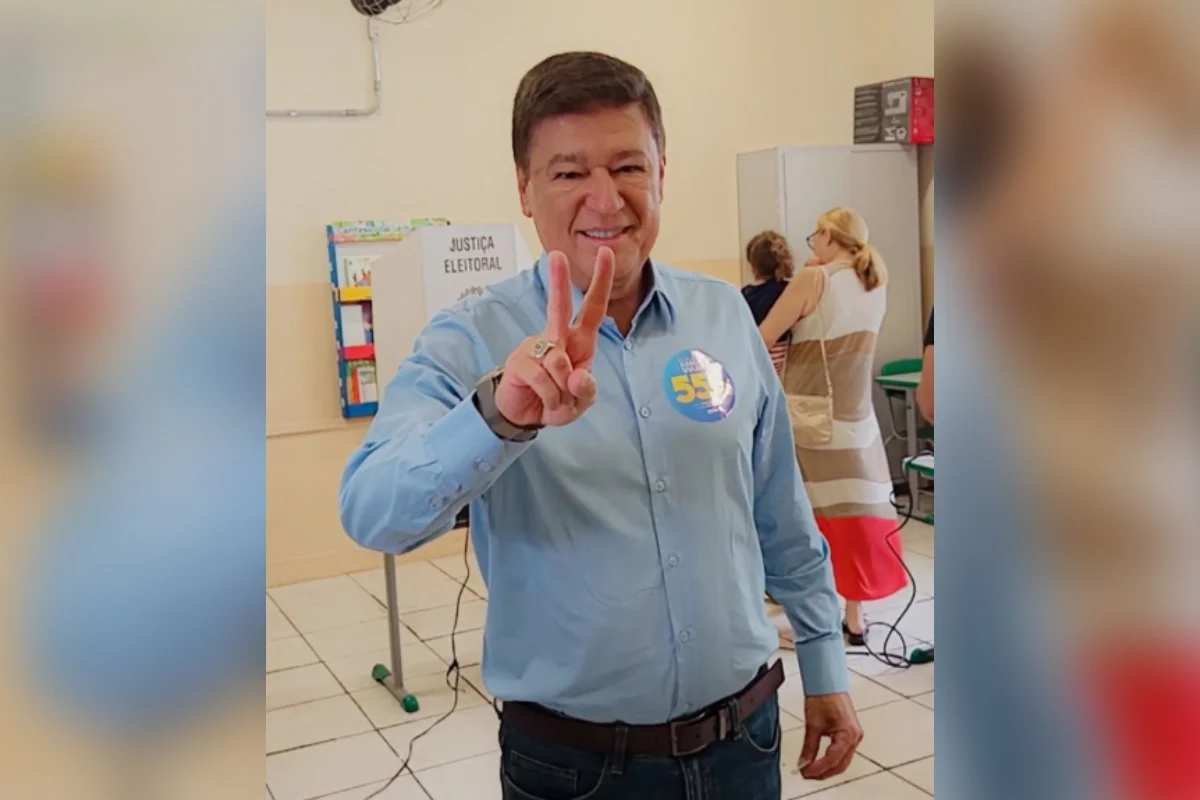 Carlos Viana vota em BH e critica adversários: “Campanha muito baixa”