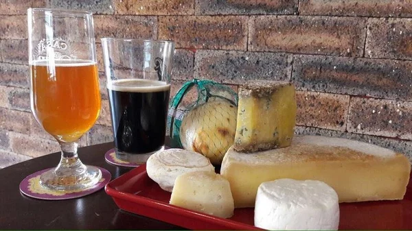 Queijo e cerveja, uma dupla incrível capaz de transformar seu paladar