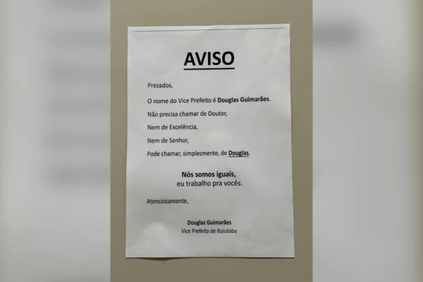 Vice-prefeito de MG cola aviso em porta: “Não precisa me chamar de Dr.”