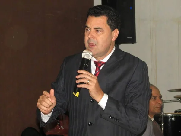 Serra concede passaporte diplomático a pastor citado na Lava Jato