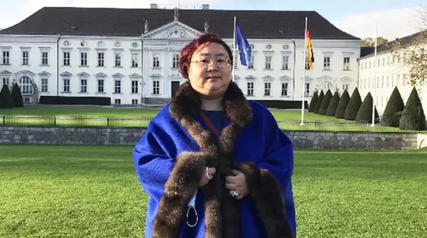 Imagem colorida mostra chinesa condenada na Grã-Bretanha - Metrópoles