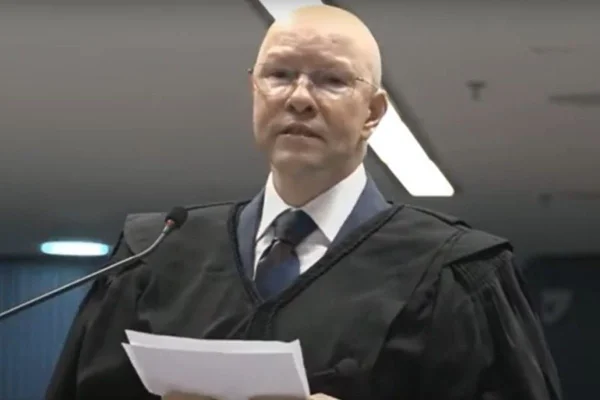 Demóstenes Lázaro Xavier Torres, advogado de Garnier - Metrópoles