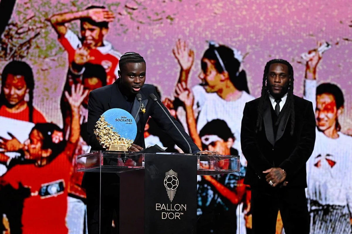 Atualização: Bukayo Saka, do Arsenal, leva Prêmio Sócrates na cerimônia da Bola de Ouro