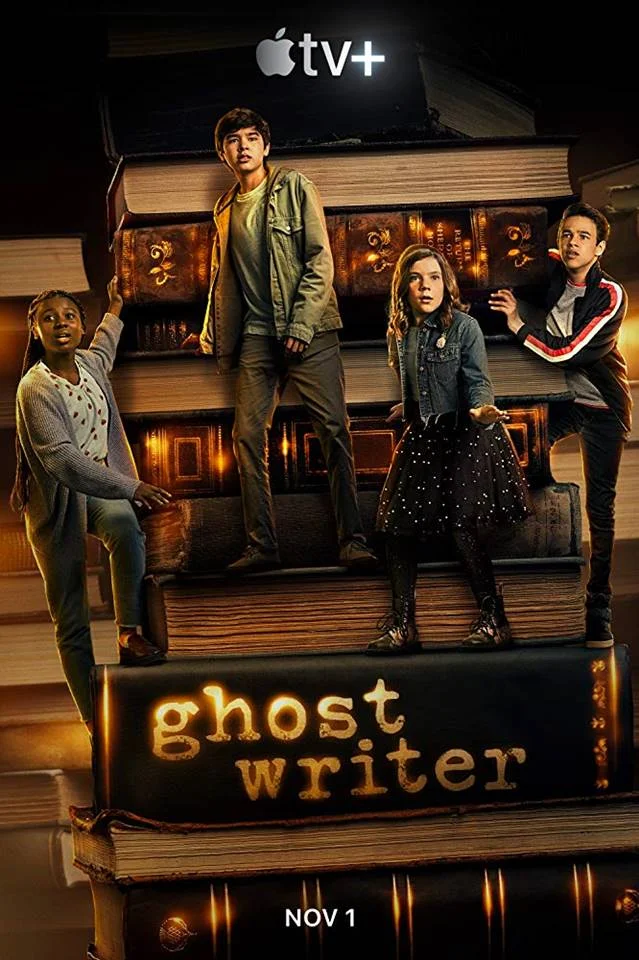 <strong>Ghostwriter:</strong> quando um fantasma assombra uma livraria do bairro e começa a liberar personagens fictícios para o mundo real, quatro crianças devem se unir para resolver um emocionante mistério que envolve os negócios inacabados do fantasma <strong>Ghostwriter:</strong> quando um fantasma assombra uma livraria do bairro e começa a liberar personagens fictícios para o mundo real, quatro crianças devem se unir para resolver um emocionante mistério que envolve os negócios inacabados do fantasma