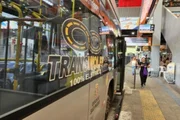 Ônibus da Transwolff circulam normalmente no dia em que MPSP faz operação da empresa por suspeita de ligação com o PCC; na  imagem, ônibus da empresa no Terminal Santo Amaro