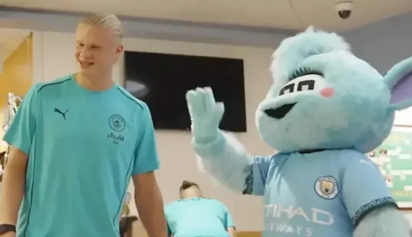 Imagem colorida de Haaland, do Manchester city- Metrópoles