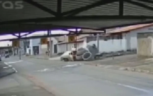 goias carro atropela motorista