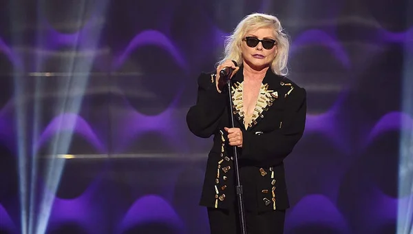Blondie lança “Fun”, primeiro single do disco “Pollinator”