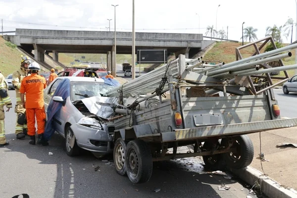 A cada mês, seis reboques são apreendidos no DF em condições irregulares