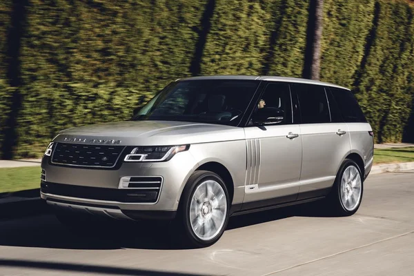 Modelo mais luxuoso da Land Rover chega ao Brasil por R$ 1,2 milhão