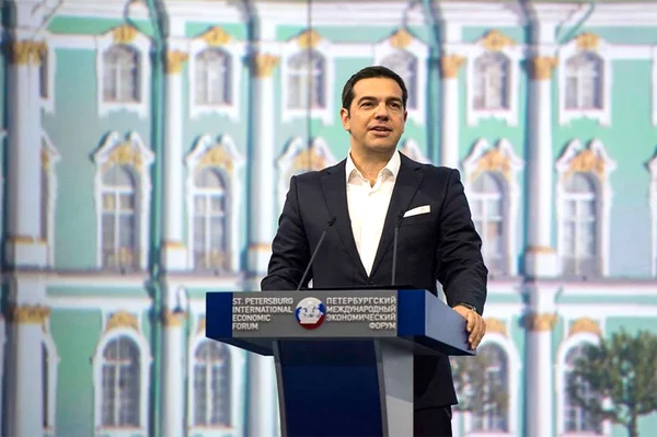 Parlamento grego aprova pacote de austeridade com aumento de impostos