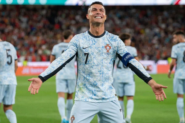 “Os recordes me perseguem”, diz Cristiano Ronaldo após gol 900