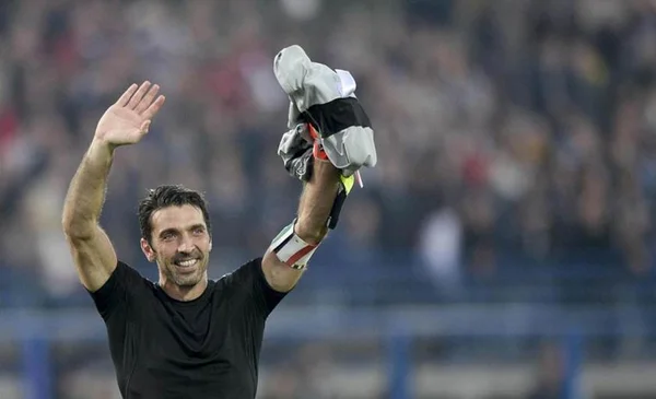Com homenagem a Buffon, Juventus vence clássico contra Milan e embala no Italiano