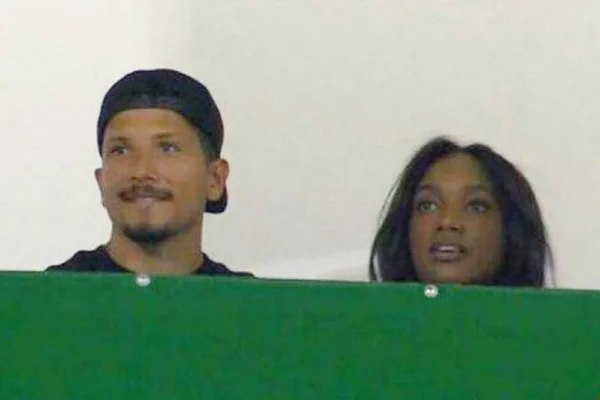 Yuri Lima leva IZA para assistir partida da Série B e viraliza