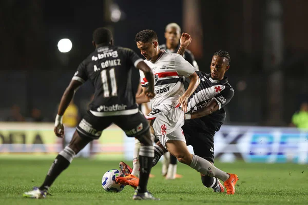 Depois de quase um mês sem derrotas, Vasco perde para o São Paulo