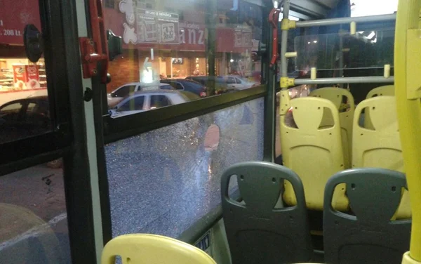 Ônibus apedrejados e passageiros ficam feridos em Vicente Pires