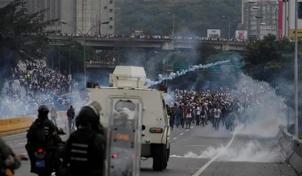 Venezuela confirma 3 mortos e 62 feridos após protestos
