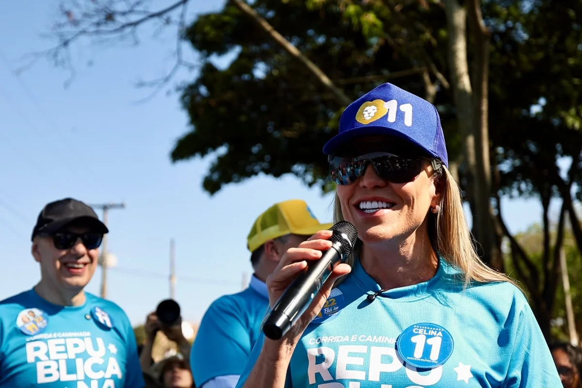 Celina aproveitou para falar da carreata no sábado Celina aproveitou para falar da carreata no sábado