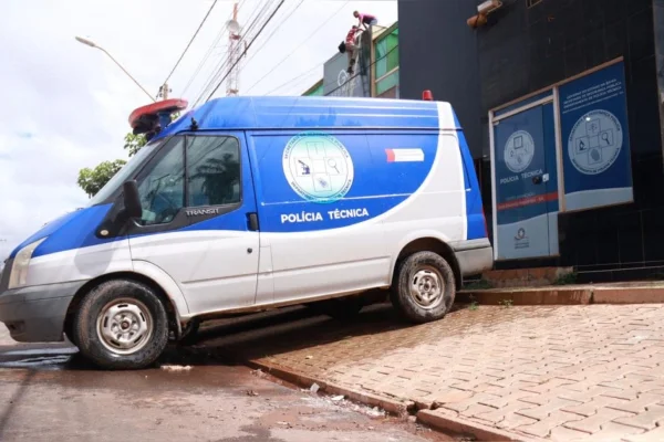 Perito é preso após instalar câmera para filmar colega nua em vestiário