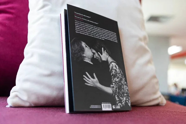 Livro Viver é uma arte, de Beth Goulart