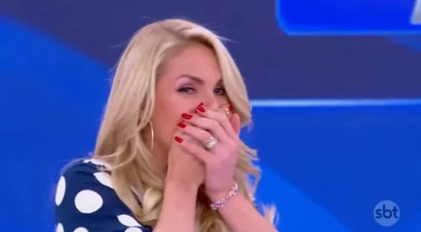 Silvio Santos deixa Ana Hickmann chocada ao fazer pergunta sobre sexo