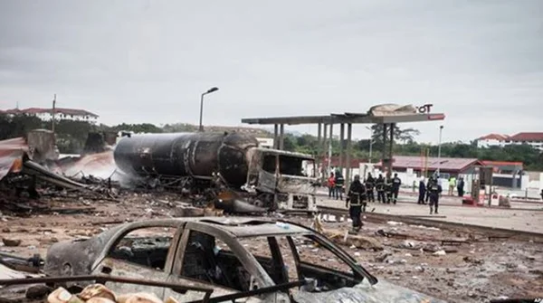 Explosão em posto de gasolina e estação de gás em Gana deixa 6 mortos