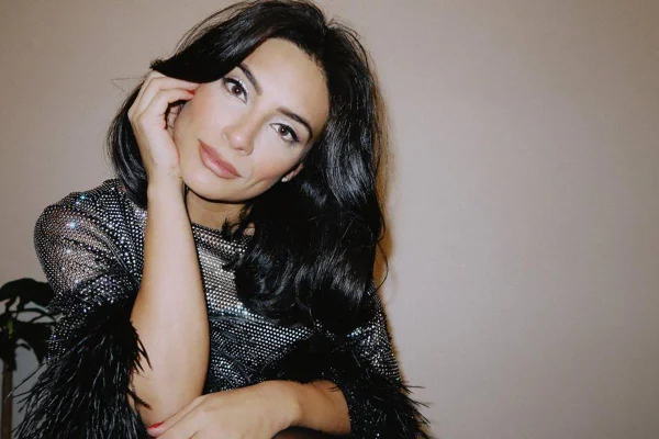 Foto colorida da atriz Ana Brenda Contreras - Metrópoles