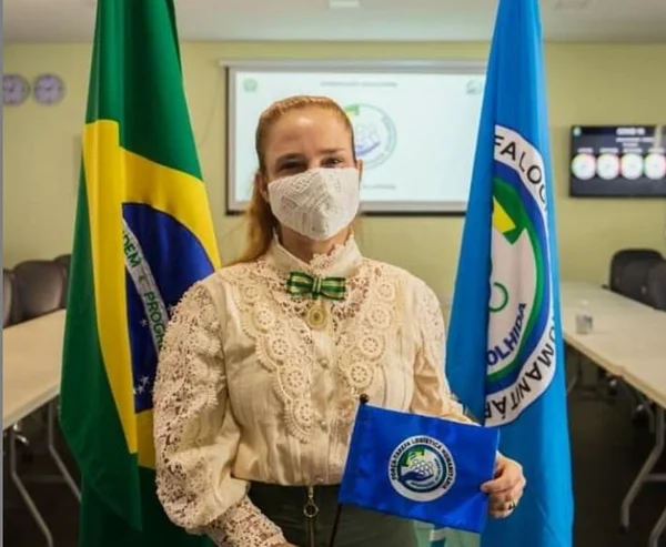 Médica que desviou vacinas em Roraima recebe medalha do Exército