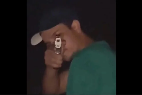 Homem que foi filmado ao atirar e matar namorada enfrenta novo júri em GO