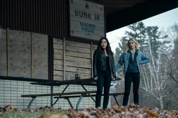 Imagem colorida de Karen Fukuhara (Kimiko), Erin Moriarty (Annie January aka Starlight) - Metrópoles