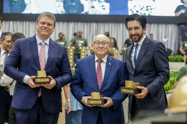 Ricardo Nunes e Tarcísio de Freitas na Assembleia de Deus - Ministério Belém