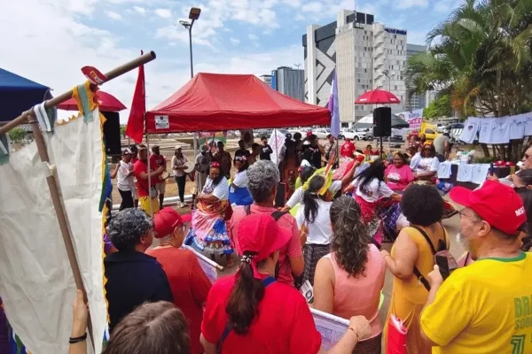 Ato da esquerda no DF defende soberania nacional e direito à moradia