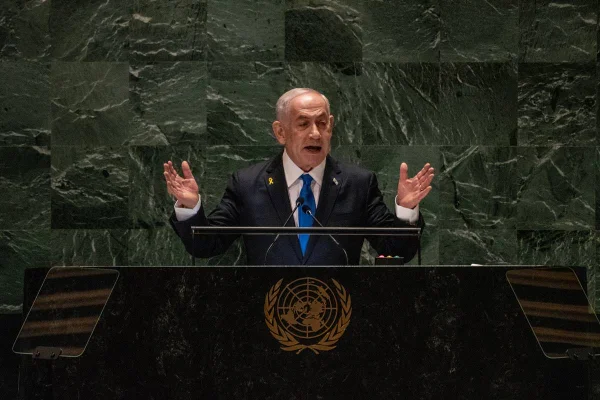 Imagem colorida mostra Benjamin Netanyahu durante discurso na ONU - Metrópoles