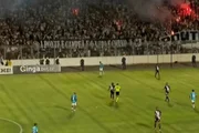 Torcida da Ponte Preta debocha de Craque Neto. Torcida da Ponte Preta debocha de Craque Neto.