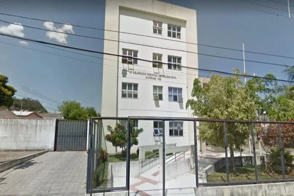 Idosa é agredida e torturada com machadinha, faca e socos em assalto