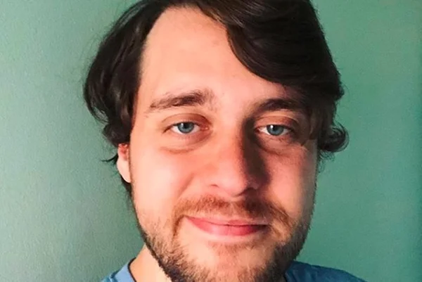Jovem com fadiga crônica