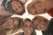 Gleici e Ana Clara chegaram a ser comparadas a Raven e Chelsea, do seriado americano Gleici e Ana Clara chegaram a ser comparadas a Raven e Chelsea, do seriado americano