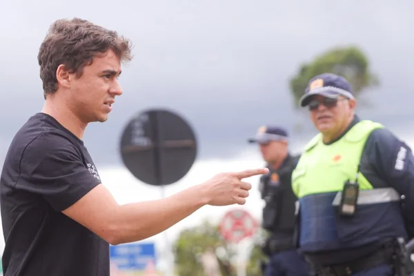 Nikolas Ferreira PL-MG) após visitar o ex-presidente Jair Bolsonaro