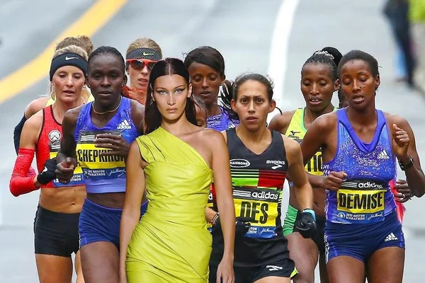 Moda e humor: confira as colagens divertidas do perfil Siduations