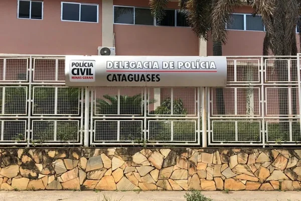 Imagem colorida, delegacia de polícia - Metrópoles
