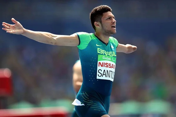 Brasileiro quebra recorde e ganha ouro na final dos 100 metros rasos