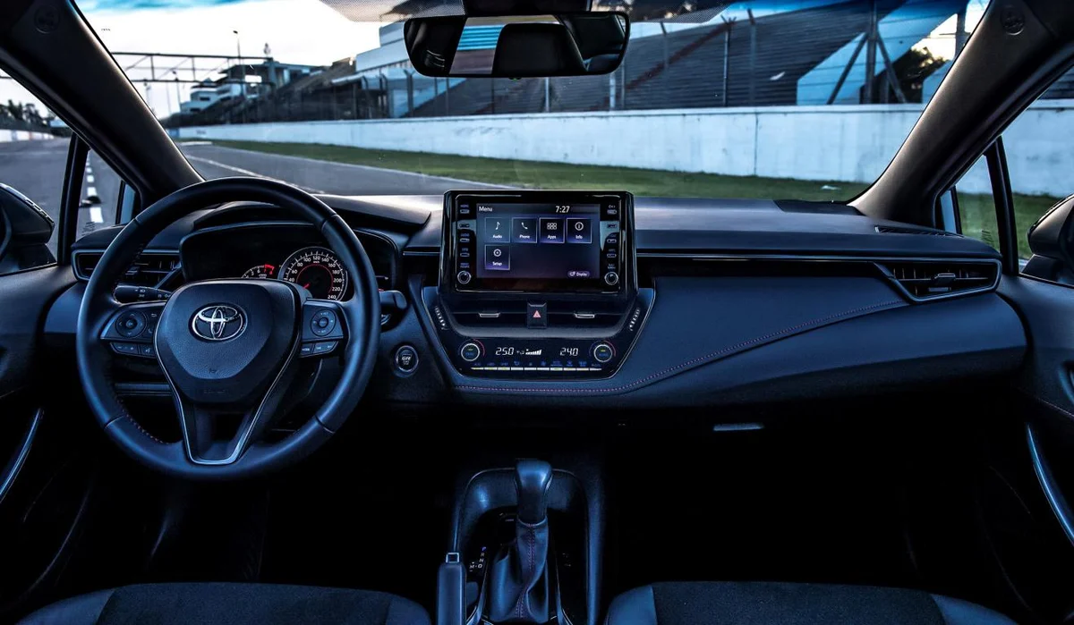 Toyota Corolla ‘esportivo’ GR-S chega às lojas por R$ 152 mil - imagem 14 Toyota Corolla ‘esportivo’ GR-S chega às lojas por R$ 152 mil - imagem 14