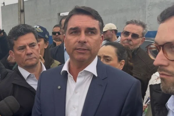 Flávio acusa Moraes de usar Inquérito das Fake News para atacar adversários