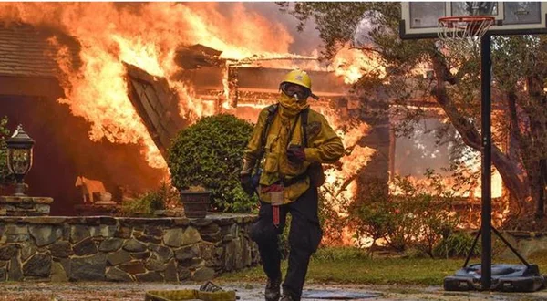 Incêndios na Califórnia deixam ao menos 10 mortos