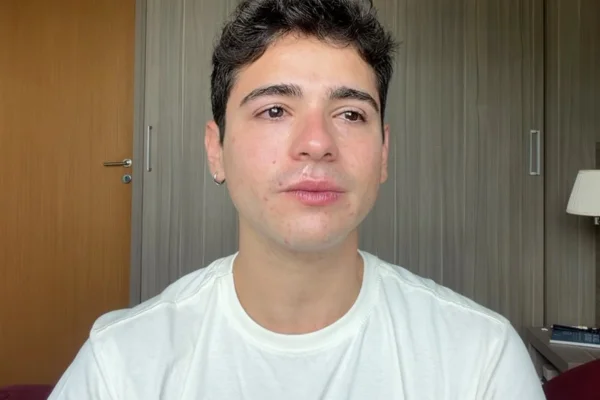 João Victor Gonçalves desabafa após ataque homofóbico: "É muito dolorido" - Metrópoles