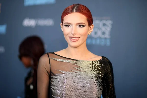 Bella Thorne revela que foi abusada sexualmente até os 14 anos