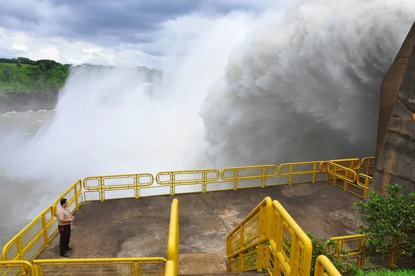 Com chuva, Itaipu deve voltar a gerar mais de 90 milhões de MWh em 2016