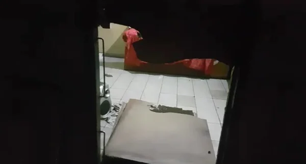 DF: homem arromba porta da casa, ameaça matar a mulher e foge a cavalo