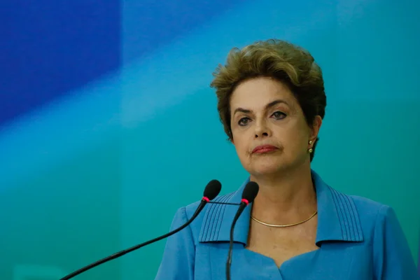 Luto e lutarei em todas as instâncias, diz Dilma sobre impeachment
