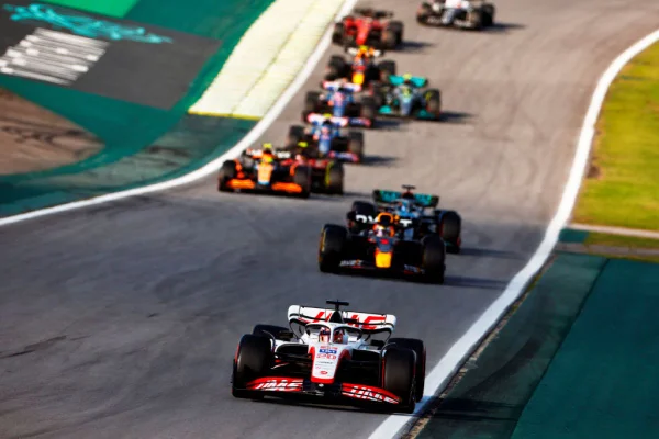 Russell é pole position e Hamilton largará em segundo no GP do Brasil